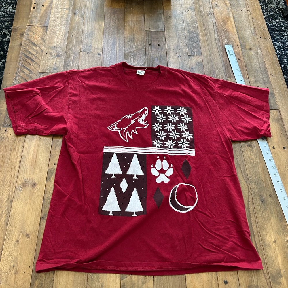 Pre-owned Phoenix Arizona Coyotes Ugly Sweater T-Shirt In Red. Men’s XL.